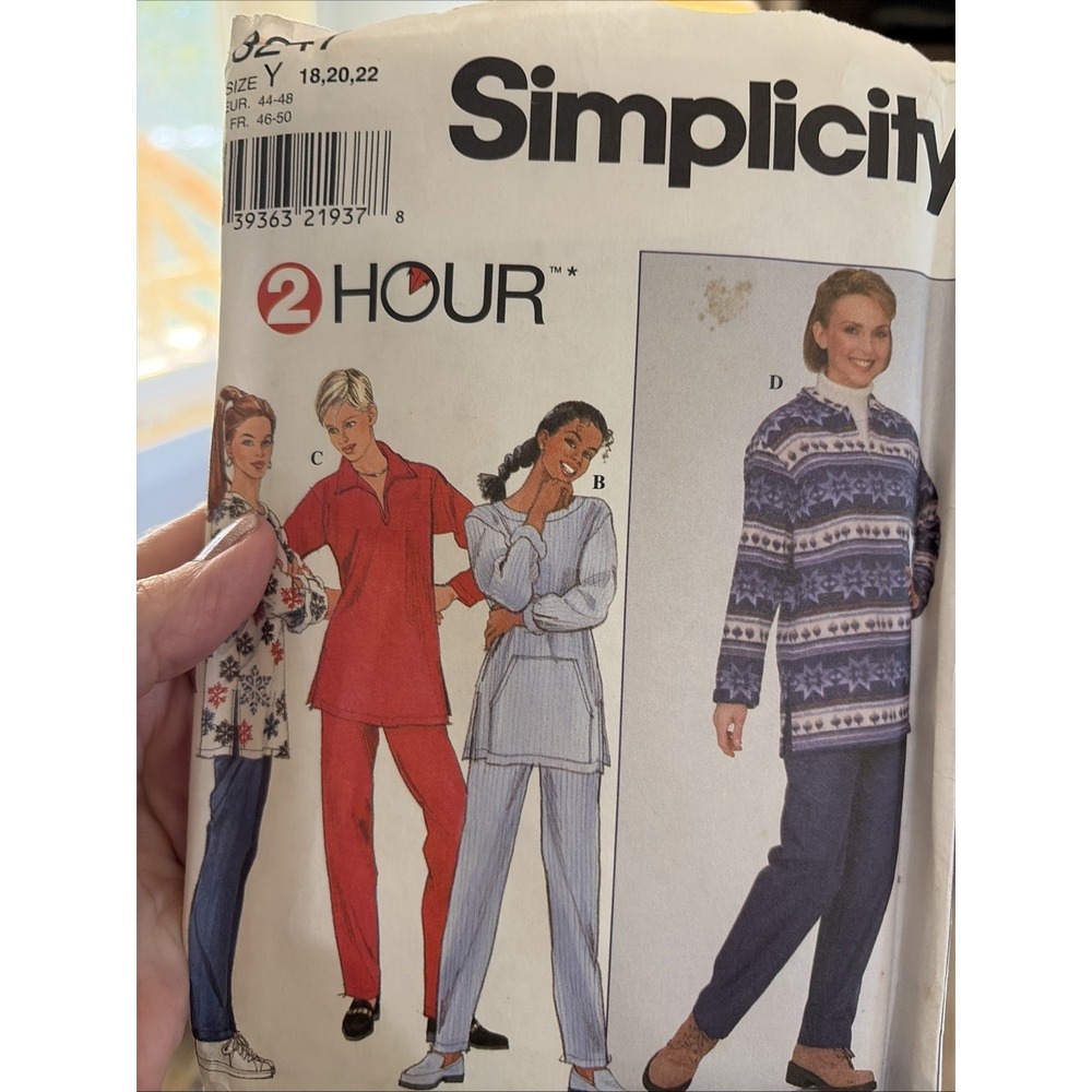 Simplicity 8247 UNCUT Sewing Pattern, Misses' Top & Pants, Size 18-22